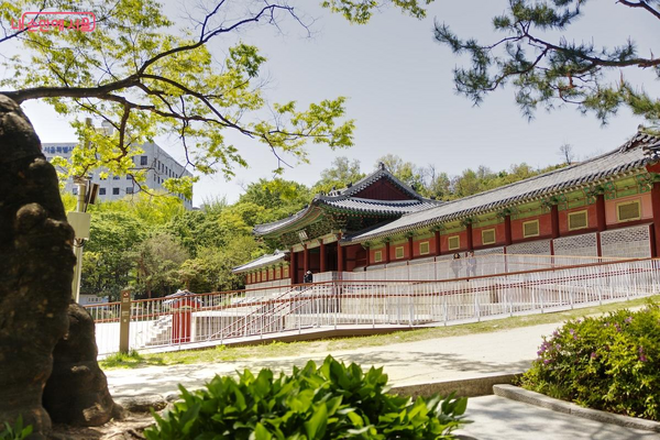 경희궁 관람 이후에는, 돈의문박물관 마을로의 연계여행도 추천한다