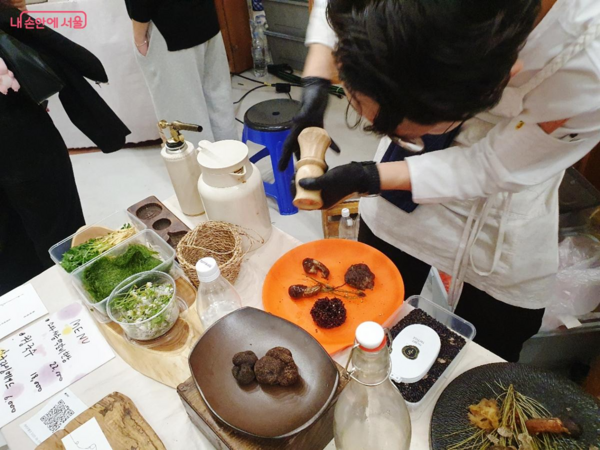 서울미식마켓에서 맛본 복자에게 집밥 '소와사슴 떡갈비한상' ©김병규